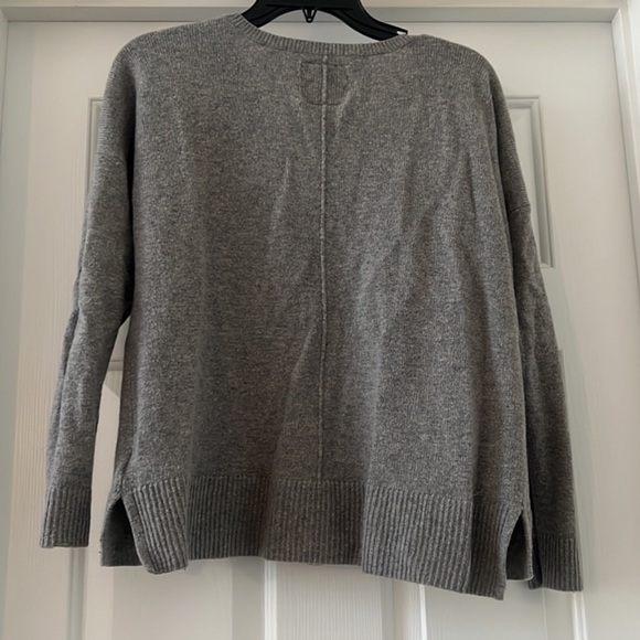 Abercrombie & Fitch V Neck Sweater - Picture 8 of 11